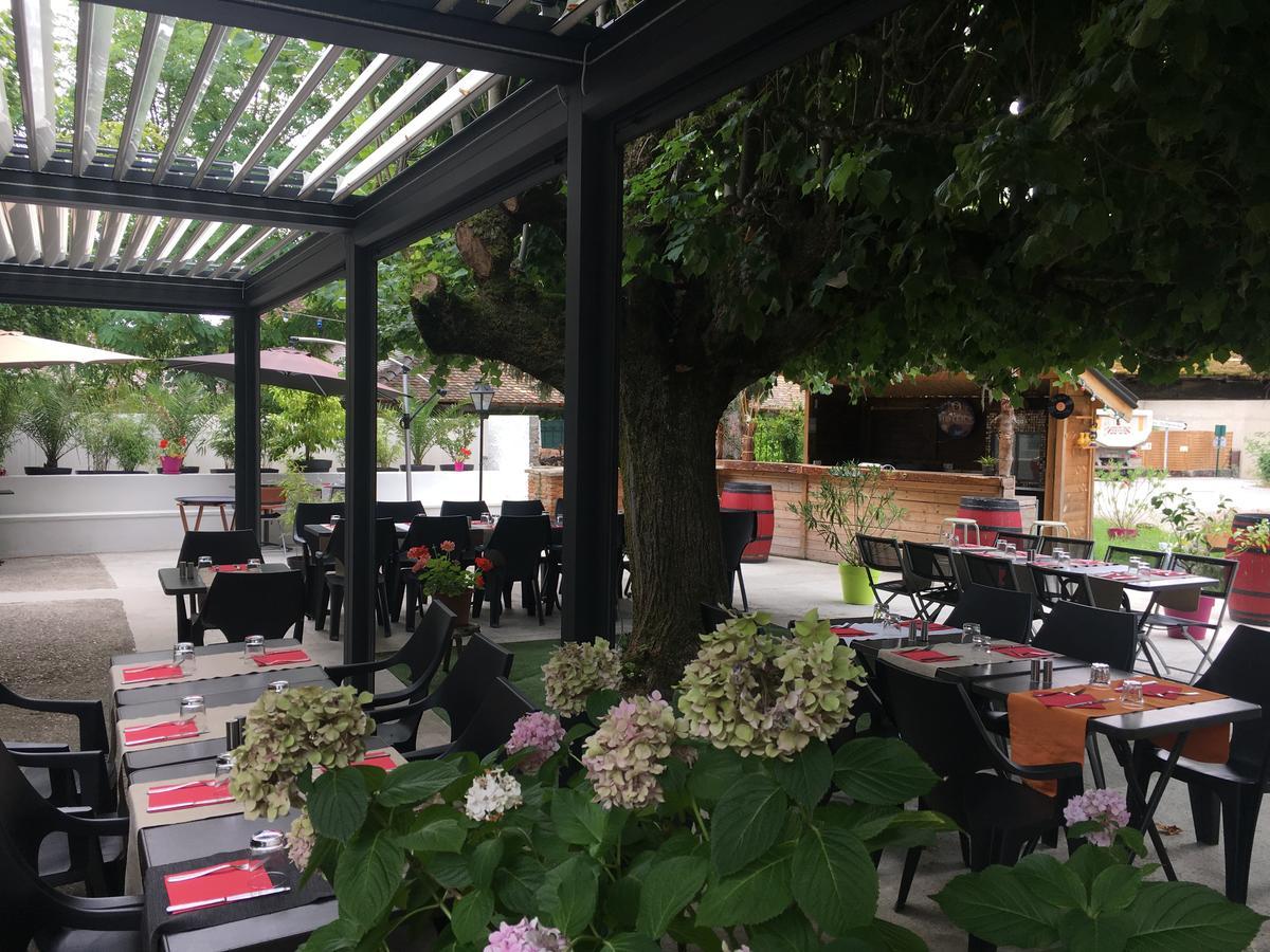 Le Relais Des Vieilles Postes Hotel Les Avenieres Exterior photo