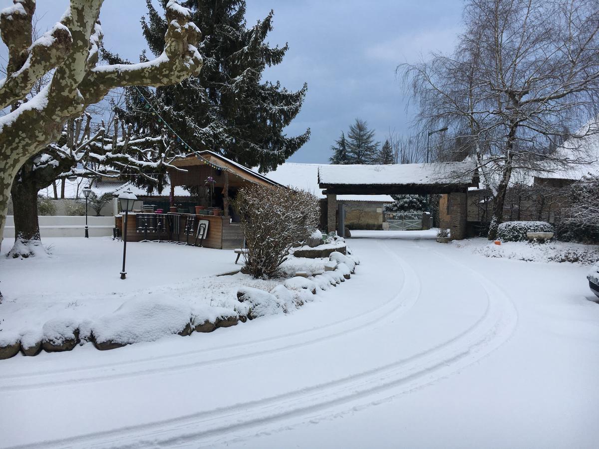 Le Relais Des Vieilles Postes Hotel Les Avenieres Exterior photo
