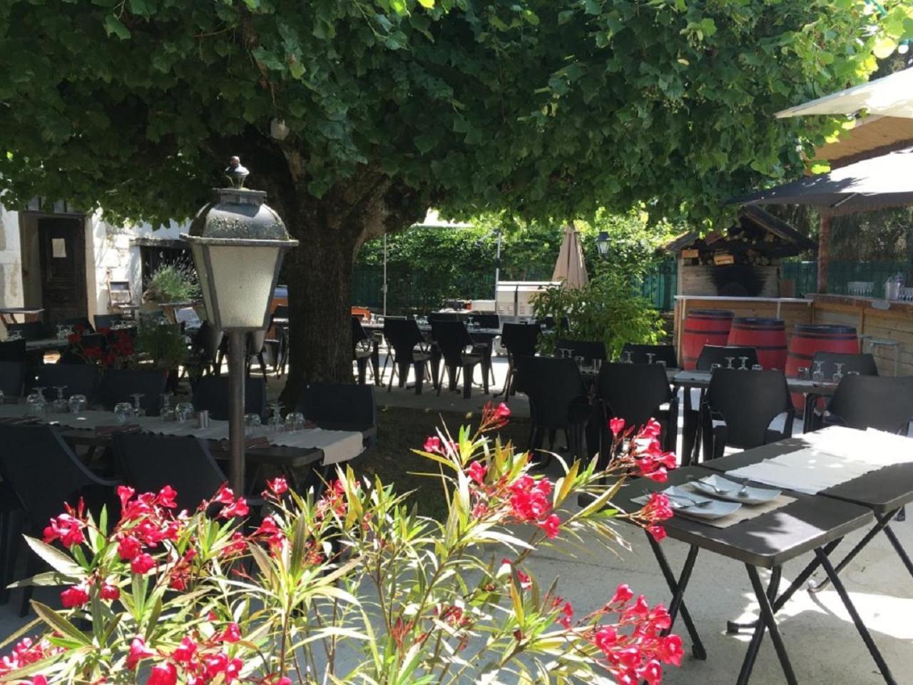 Le Relais Des Vieilles Postes Hotel Les Avenieres Exterior photo