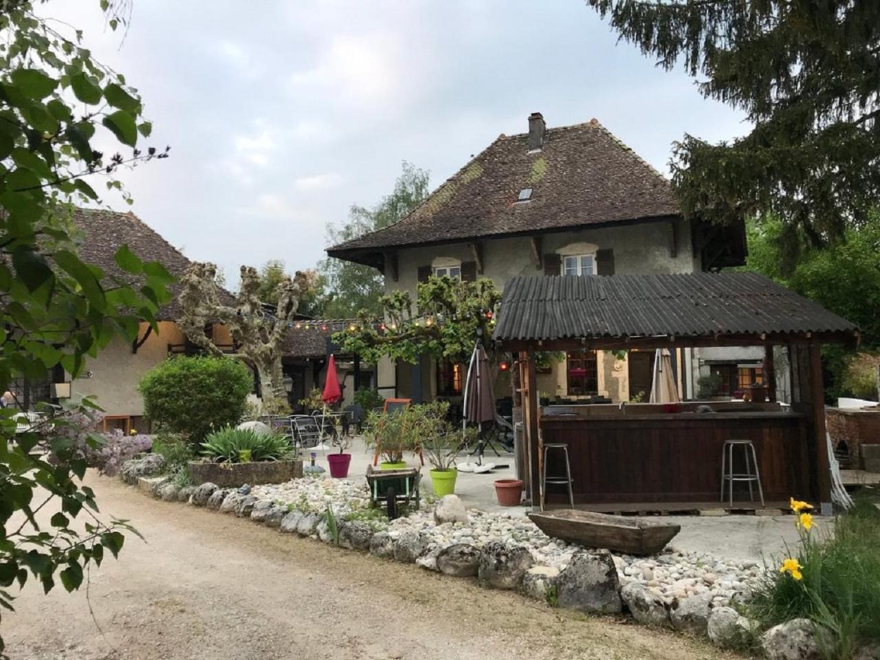 Le Relais Des Vieilles Postes Hotel Les Avenieres Exterior photo