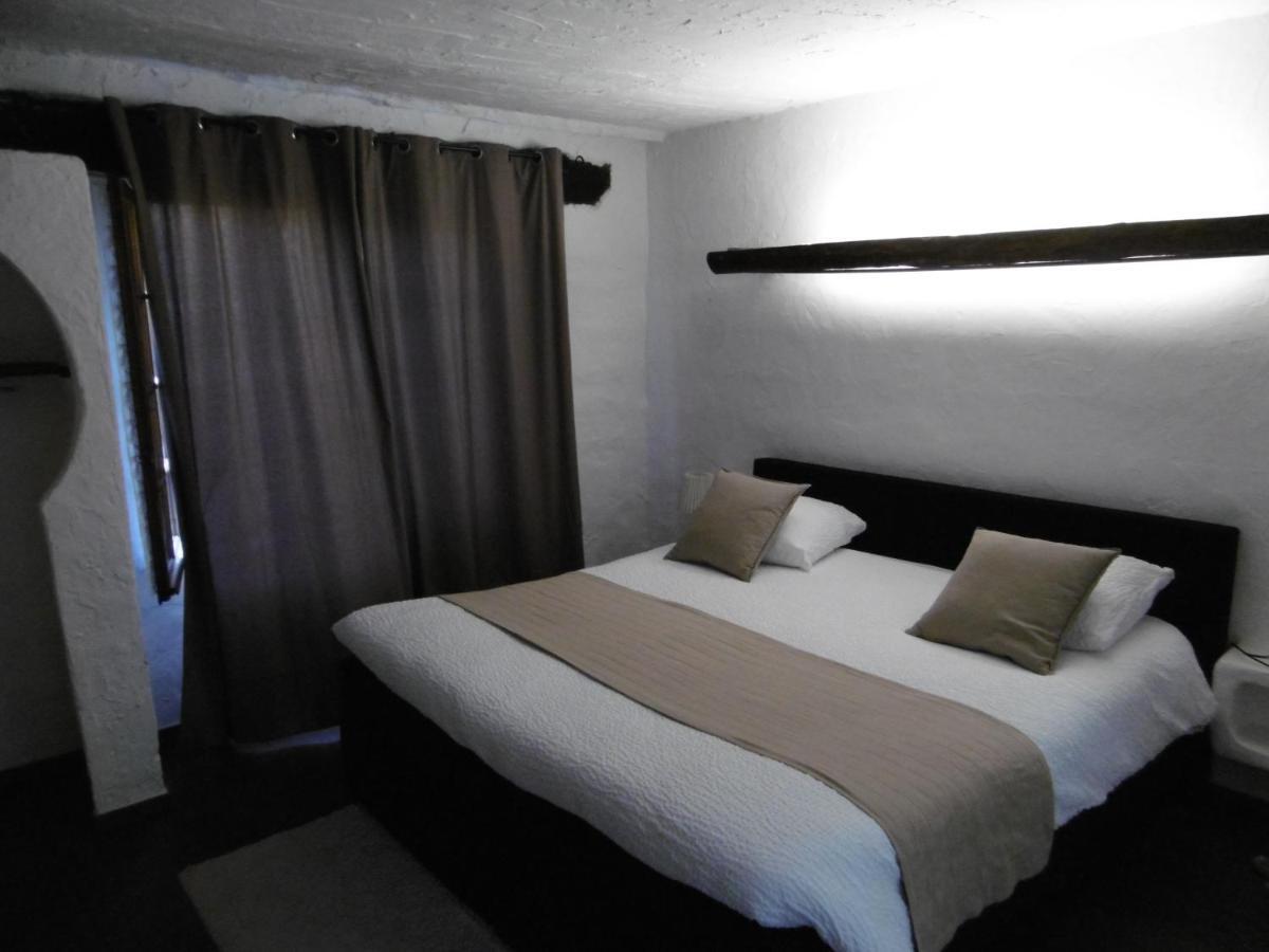 Le Relais Des Vieilles Postes Hotel Les Avenieres Exterior photo