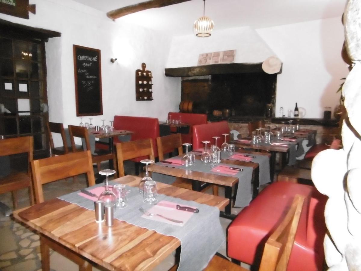 Le Relais Des Vieilles Postes Hotel Les Avenieres Exterior photo